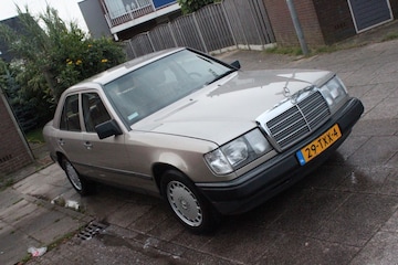 Mercedes-Benz 300 E (1986)