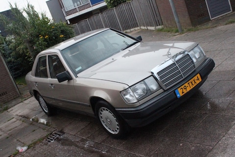 Mercedes-Benz 300 E (1986)