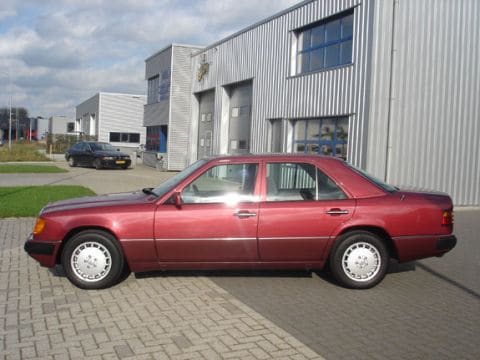 Mercedes-Benz 300 E (1991)