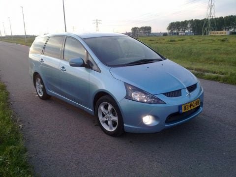 Mitsubishi Grandis 2.4 Intense (2004)
