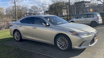 Lexus ES 300h President Line (2019)