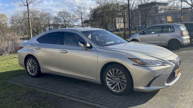 Lexus ES 300h President Line (2019)