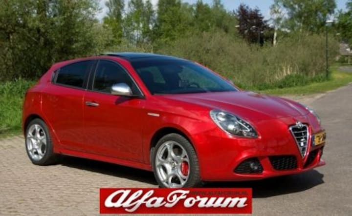 Alfa Romeo Giulietta 1.4 Turbo MultiAir Distinctive (2012)
