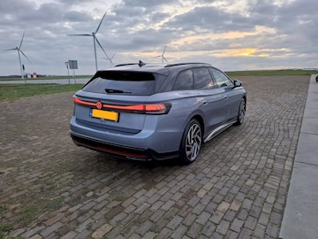 Volkswagen ID.7 Tourer 77kWh 286pk Pro Limited Edition (2025)