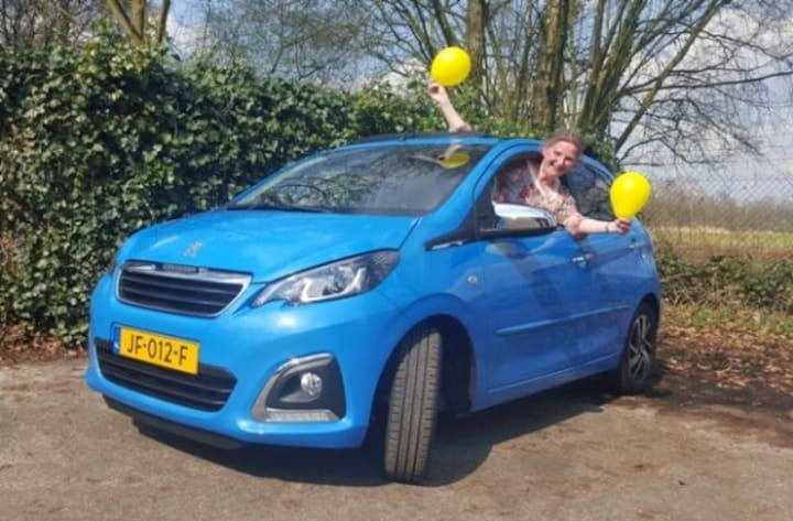 Peugeot 108 TOP! Allure 1.2 PureTech (2016)