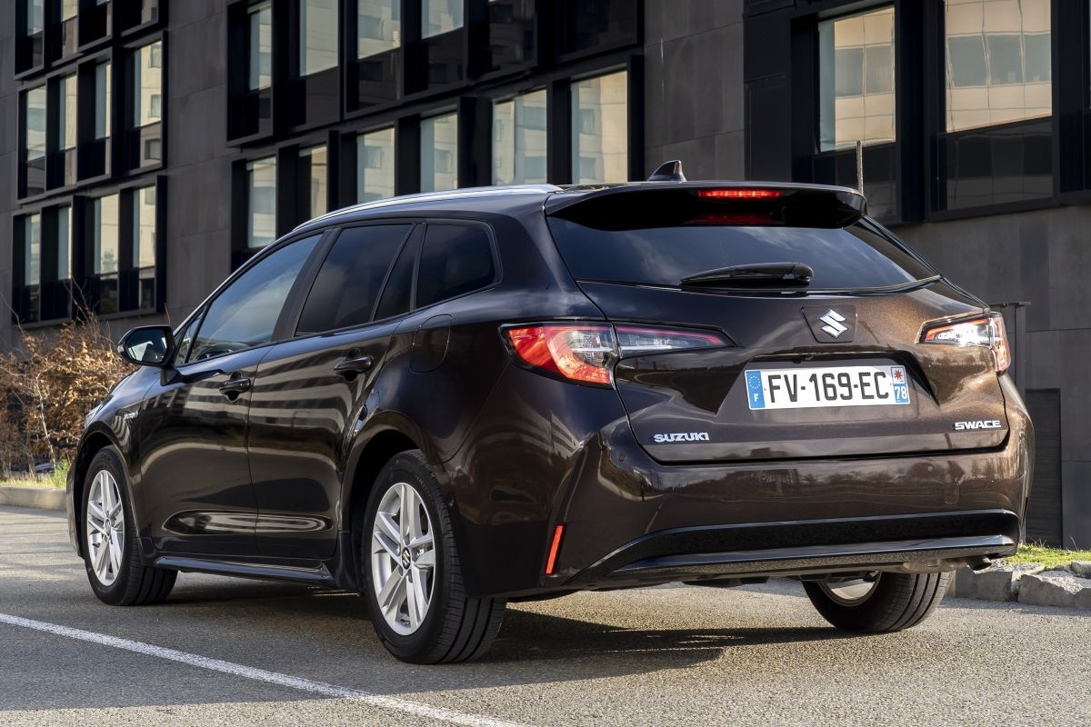 Suzuki Swace 1.8 Hybrid Style (2021) review - AutoWeek