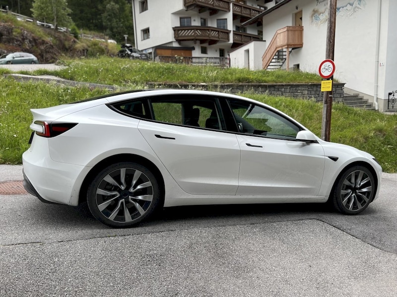 Tesla Model 3 RWD (2024)