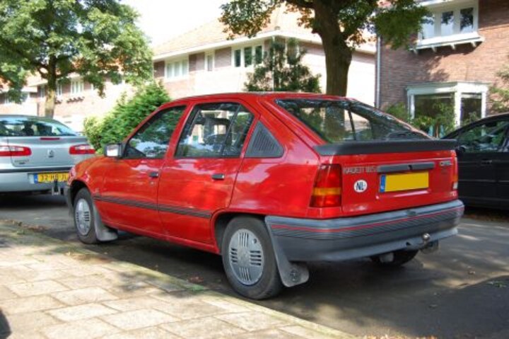 Opel Kadett 1.8 S LS
