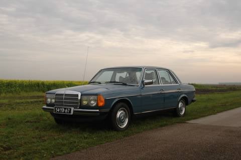 Mercedes-Benz 220 D W123 (1977)