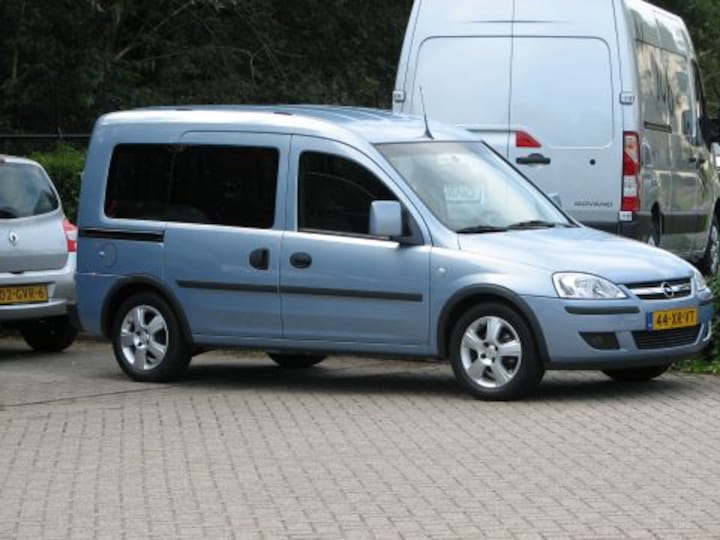 Opel Tour 1.4-16V Njoy