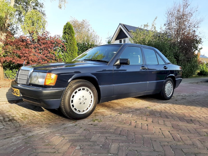 Mercedes-Benz 190 E 1.8 Basic (1992)