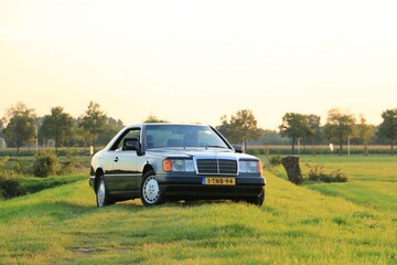 Mercedes-Benz 230 CE (1992)