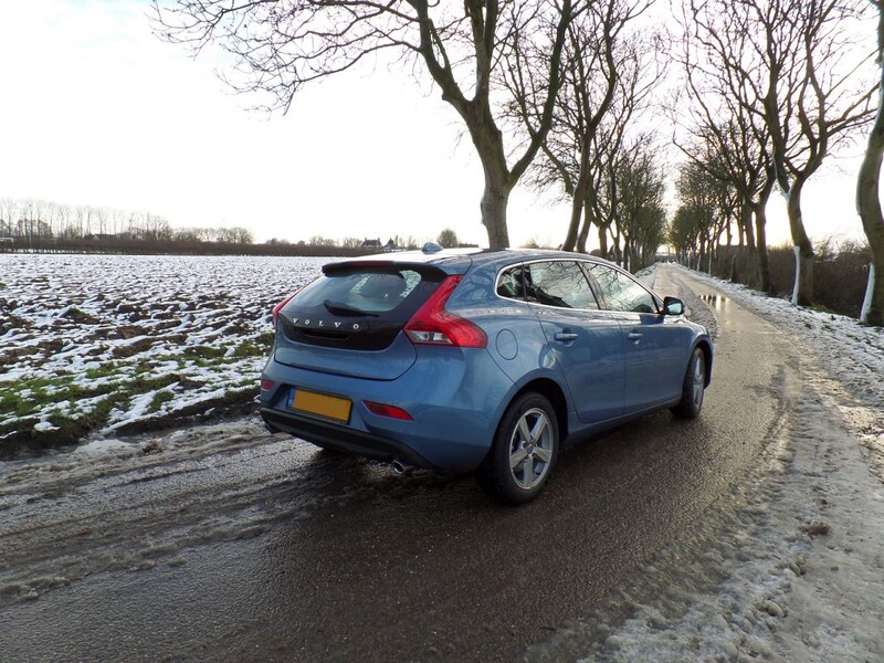 Volvo V40 D4 Business Momentum (2014)