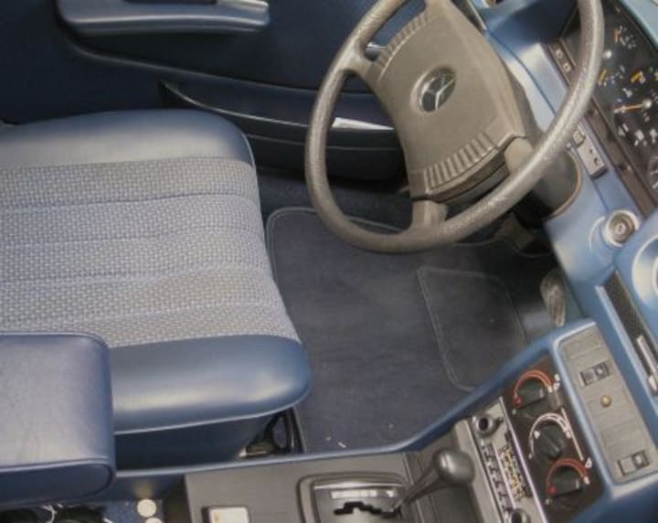 Mercedes-Benz W123 (1976)