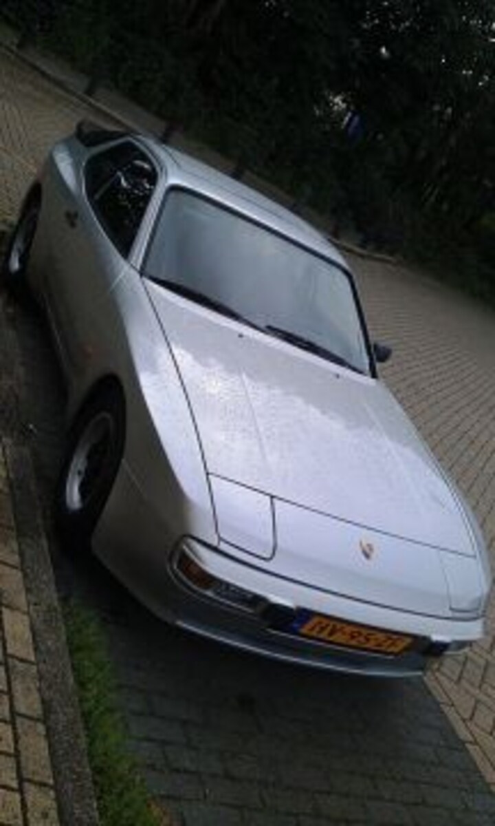 Porsche 944