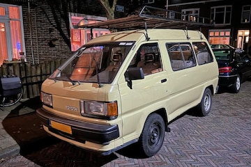 Deze Toyota LiteAce is waarschijnlijk biologisch - In het Wild