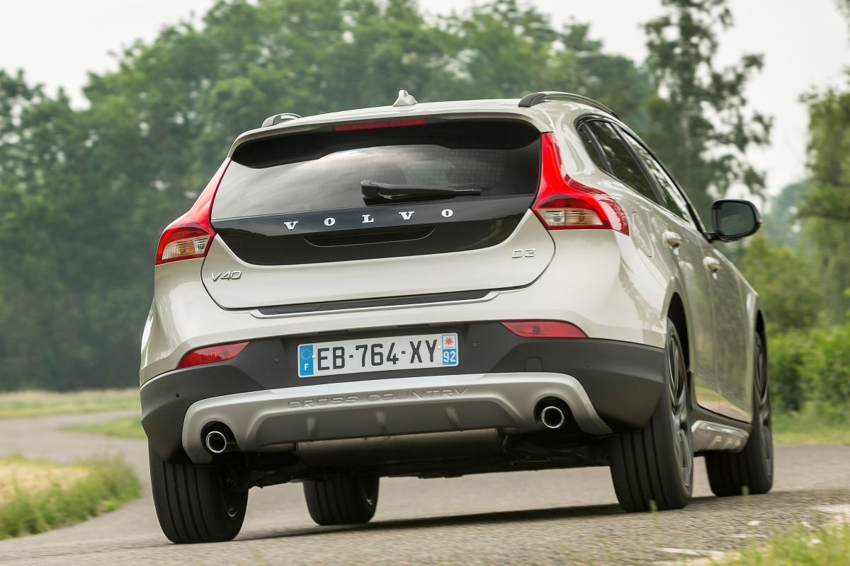 Volvo V40 Cross Country T3 Polar+ Luxury (2019) #2 review