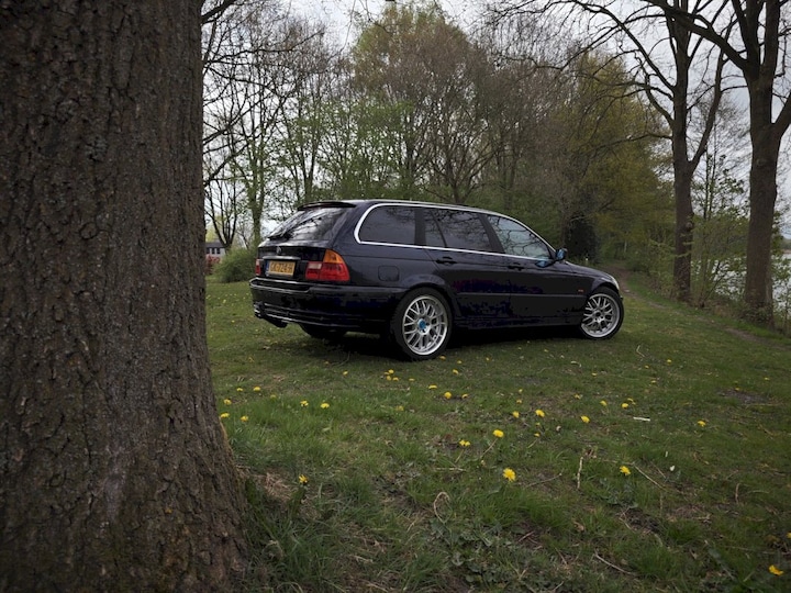 BMW 320i touring (2001)
