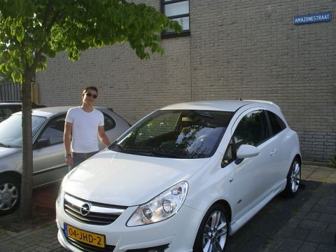 Opel Corsa 1.4-16V Cosmo (2009)
