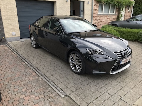Lexus IS (2019)