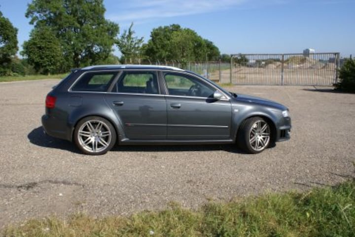 Audi RS4 Avant 4.2 FSI quattro (2006)