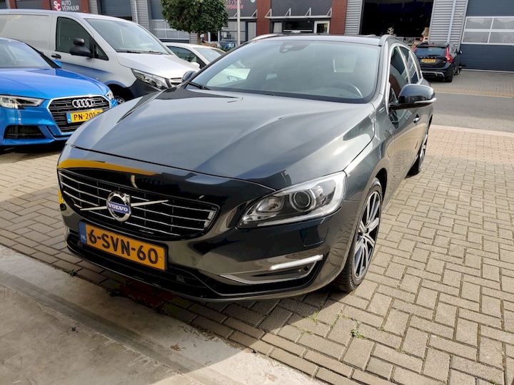 Volvo V60 D6 AWD Plugin-Hybrid Summum (2013)