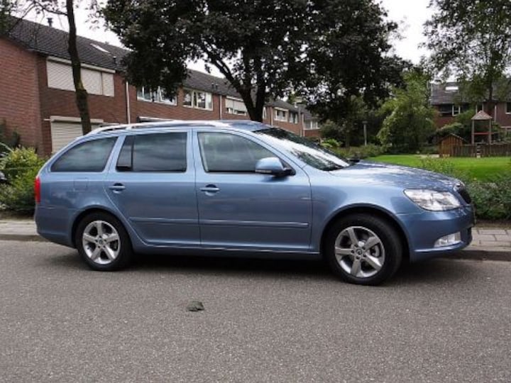 Skoda Octavia Combi 1.6 TDI Greentech Elegance Bus. (2011)
