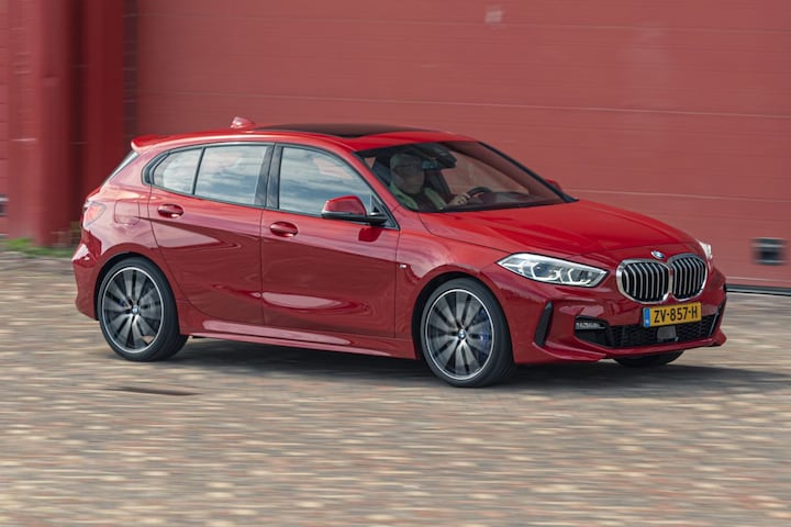 BMW 1-series 118i red