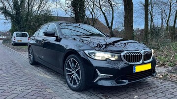 BMW 320i (2019)