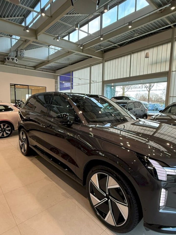 Volvo EX90 Twin Motor Performance Ultra (2024)