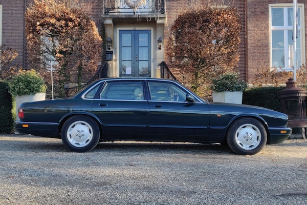 Jaguar XJ