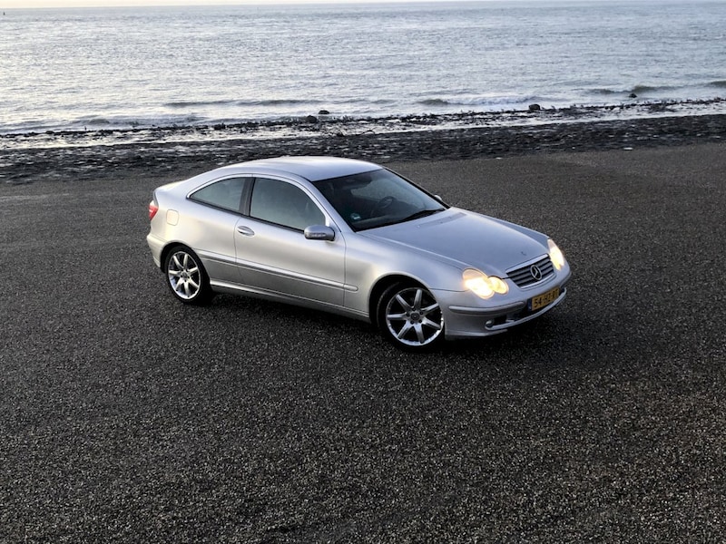 Mercedes-Benz C 200 Kompressor Sports Coupé (2002)