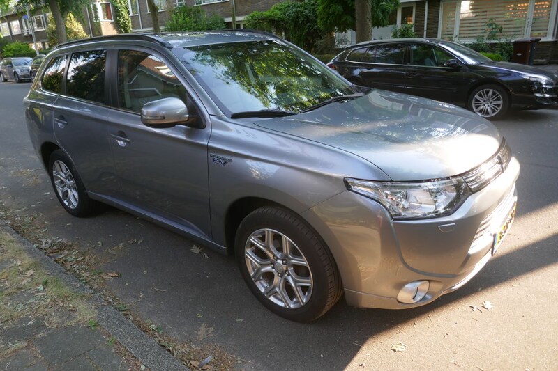 Mitsubishi Outlander PHEV Instyle+ (2013)
