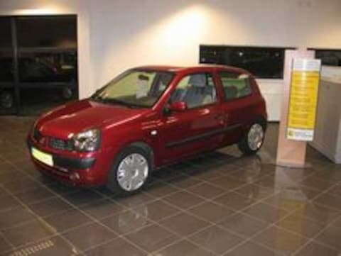 Renault Clio 1.6 16V Privilege (2003)