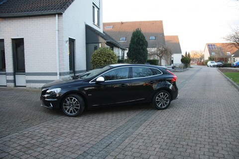 Volvo V40 D4 R-Design