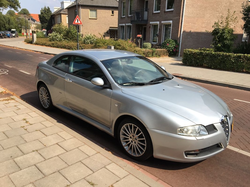 Alfa Romeo GT 2.0 JTS 16V Distinctive (2004)