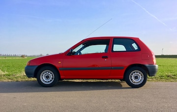 Toyota Starlet 1.3i (1999)