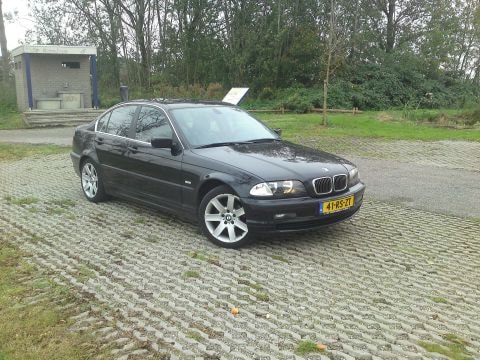 BMW 323i Executive (1998)