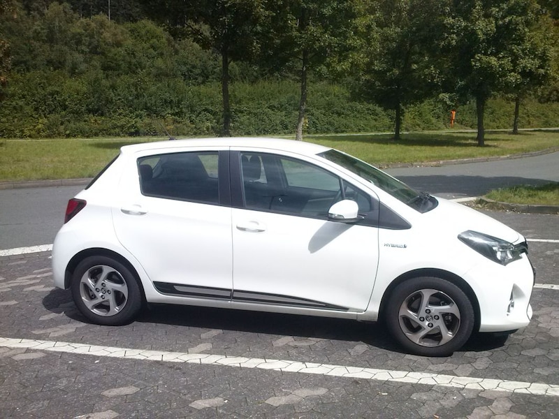 Toyota Yaris 1.5 Full Hybrid Trend (2016)
