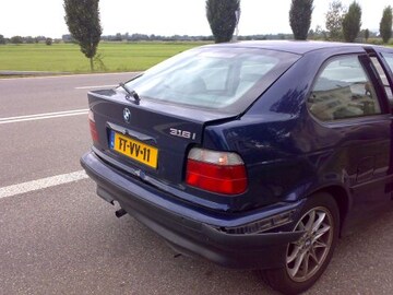 BMW 316i Compact Executive (1998)