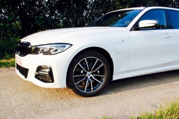 BMW 330e Touring Business Edition Plus (2022)