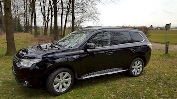 Mitsubishi Outlander PHEV Instyle (2013)