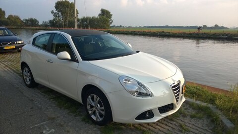 Alfa Romeo Giulietta 1.4 Turbo 120 Distinctive (2011)
