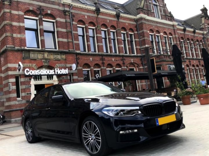 BMW 540i (2018)