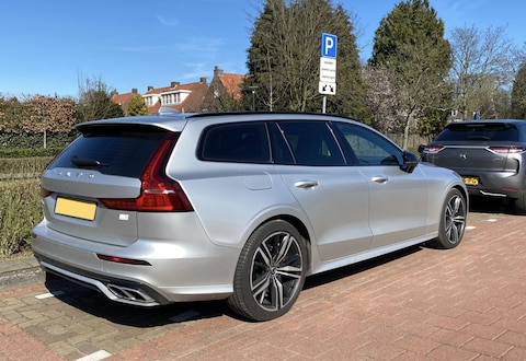 Volvo V60 T6 Recharge AWD R-Design (2021)