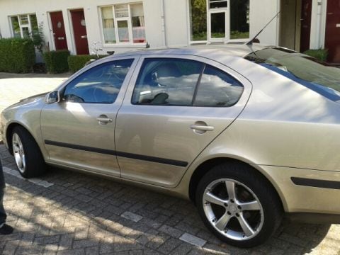 Skoda Octavia 1.6 Ambiente (2005)