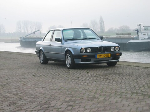 BMW 320i
