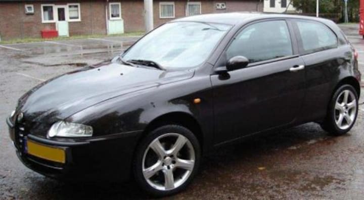 Alfa Romeo 147 1.9 JTD 115pk Distinctive