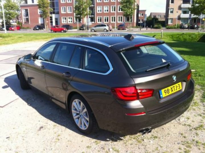 BMW 520i Touring High Executive (2012)