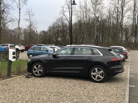 Audi e-tron 50 quattro Launch Edition Plus (2019)